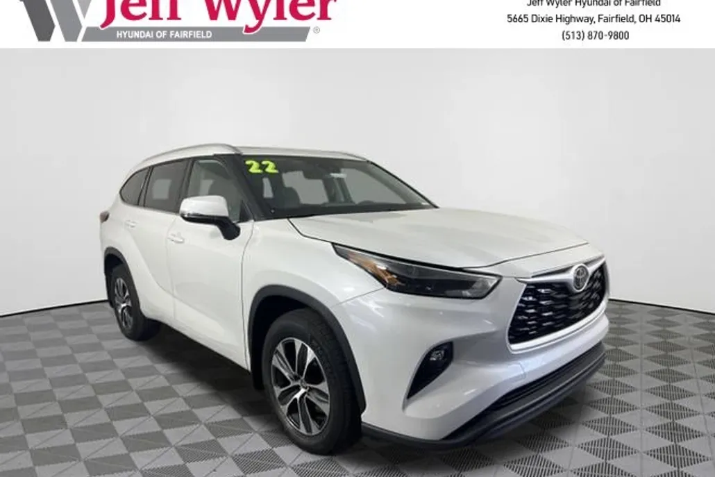 2024 Toyota RAV4 LE photo 1