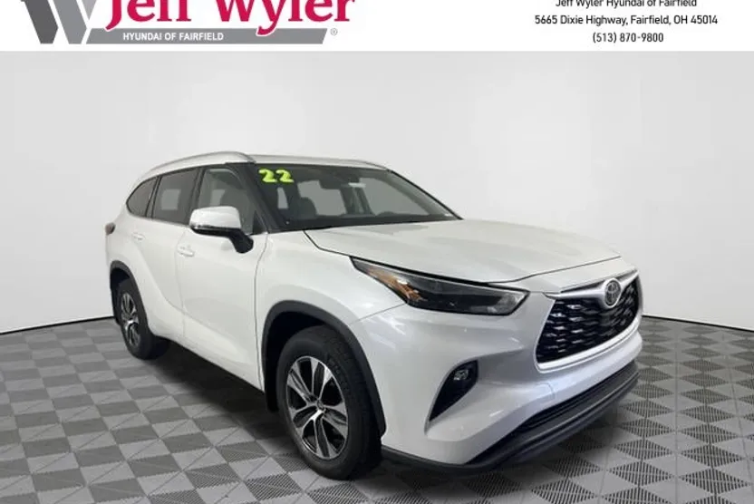2024 Toyota RAV4 LE photo 1