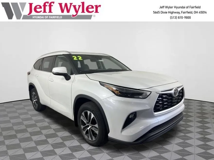2024 Toyota RAV4 LE photo 1