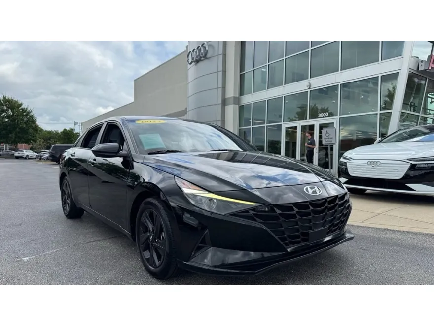 2022 Hyundai Elantra SEL Convenience photo 1