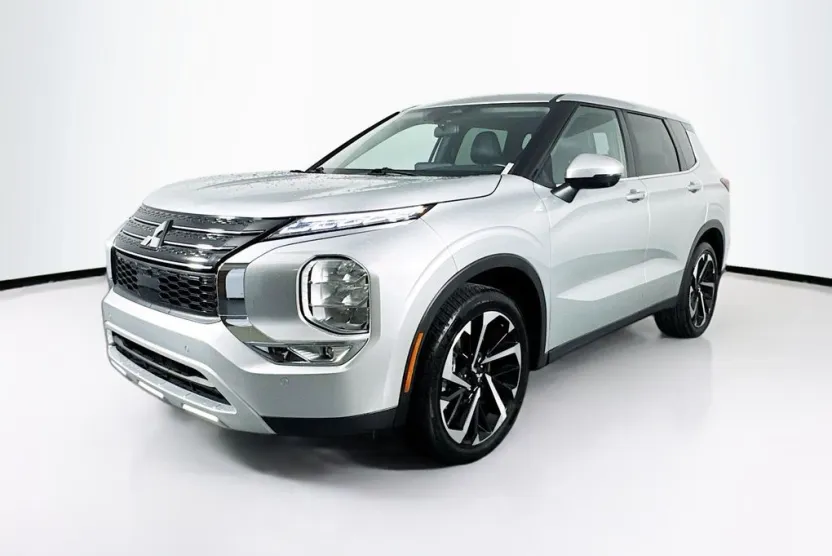 2024 Mitsubishi Outlander SE photo 1