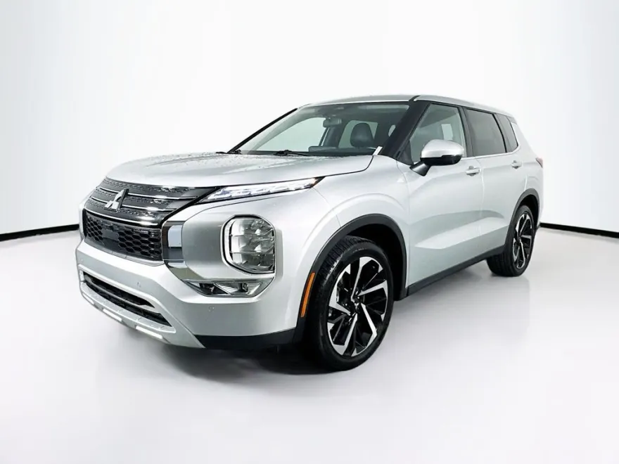 2024 Mitsubishi Outlander SE photo 1