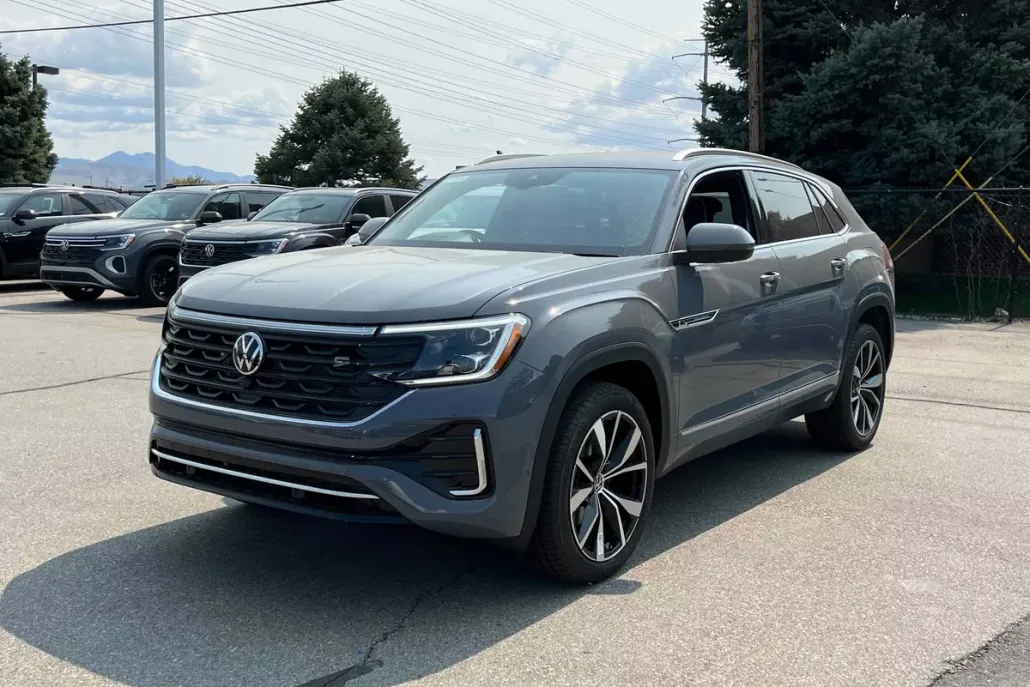 2026 Volkswagen Atlas Cross Sport SEL Premium R-Line photo 1