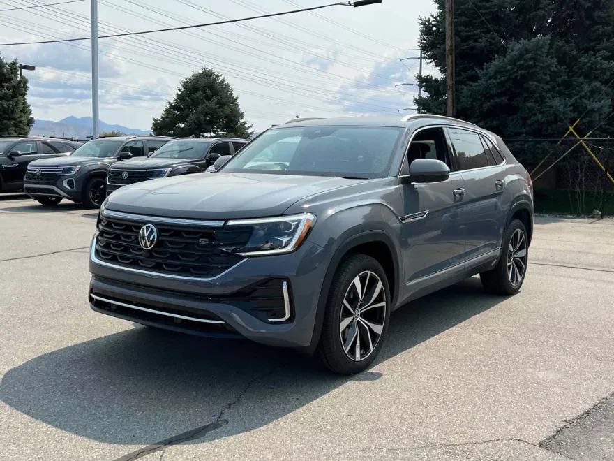 2026 Volkswagen Atlas Cross Sport SEL Premium R-Line photo 1