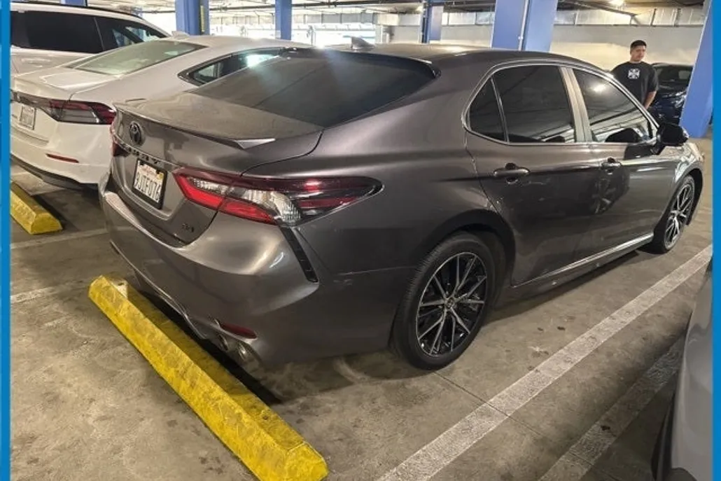 2024 Toyota Camry SE photo 1