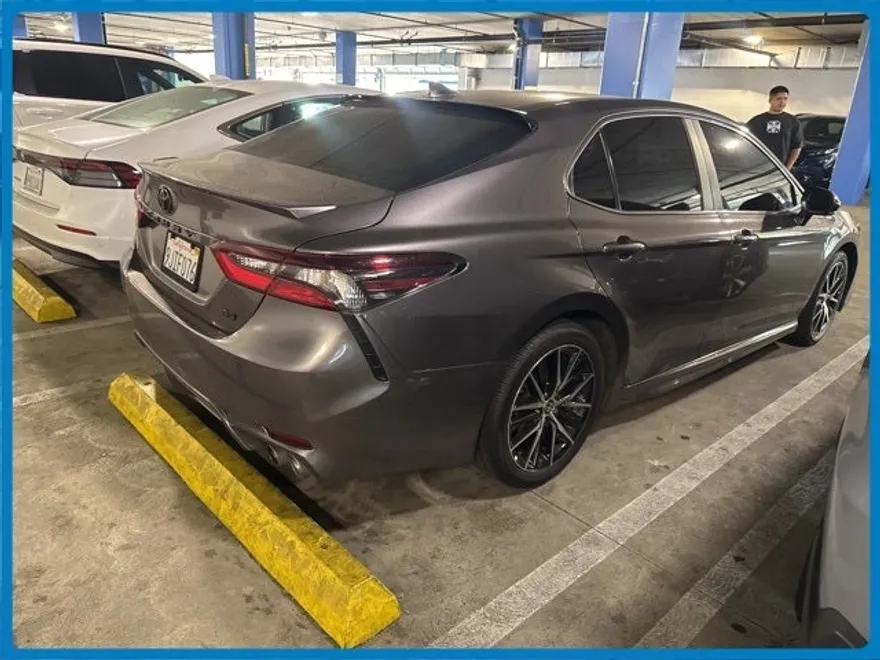 2024 Toyota Camry SE photo 1