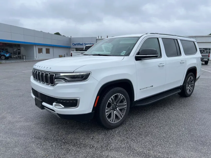 2024 Jeep Wagoneer L Series II photo 1