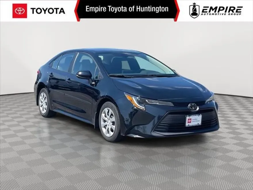 2023 Toyota Corolla LE photo 1