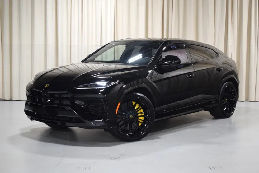 2025 Lamborghini Urus SE photo 1