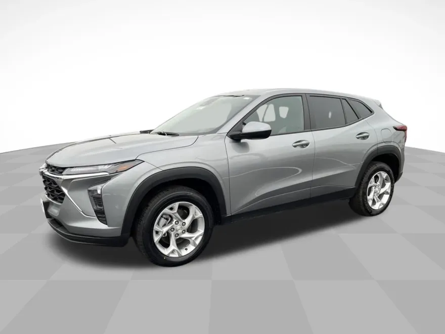 2024 Chevrolet Trax LS photo 1