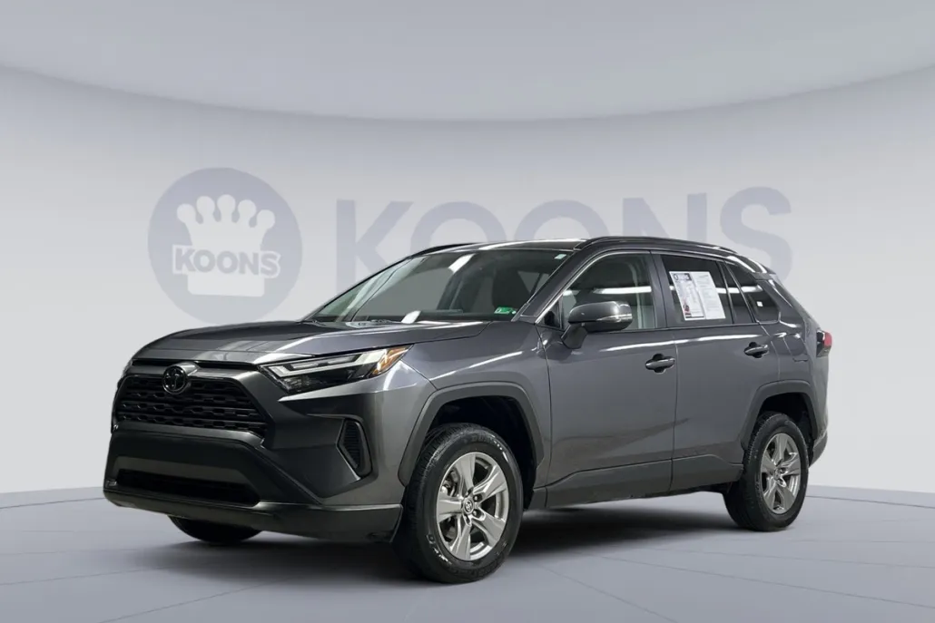 2024 Toyota RAV4 XLE photo 1