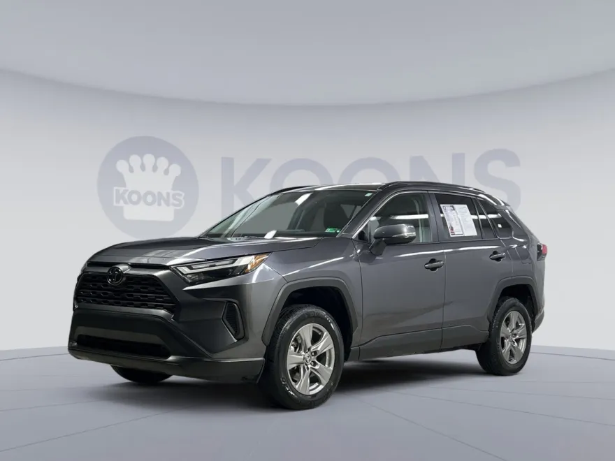 2024 Toyota RAV4 XLE photo 1