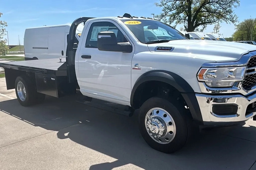 2024 Ram 5500 Tradesman photo 1