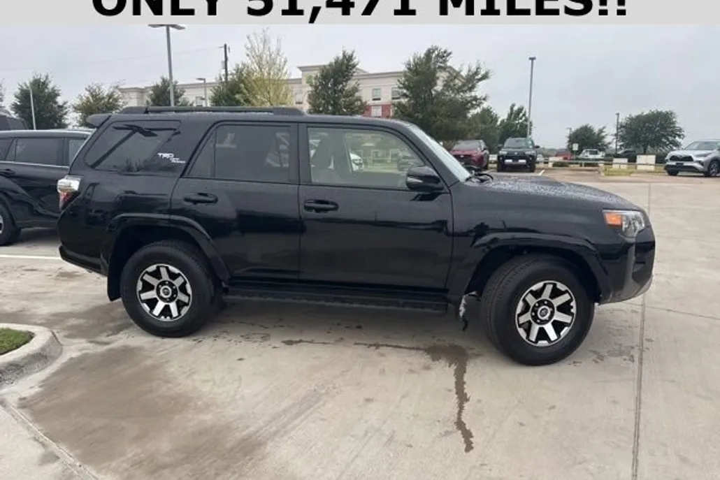 2024 Toyota 4Runner TRD Off-Road Premium photo 1