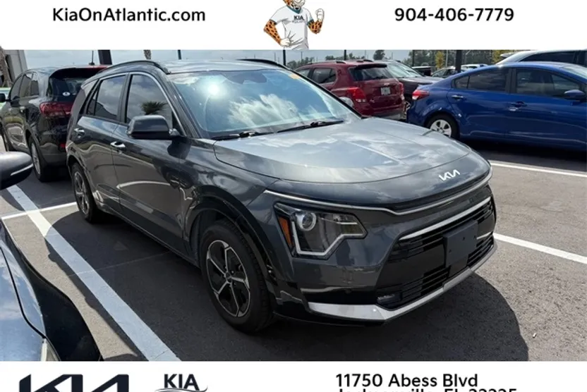 2023 Kia Niro SX photo 1