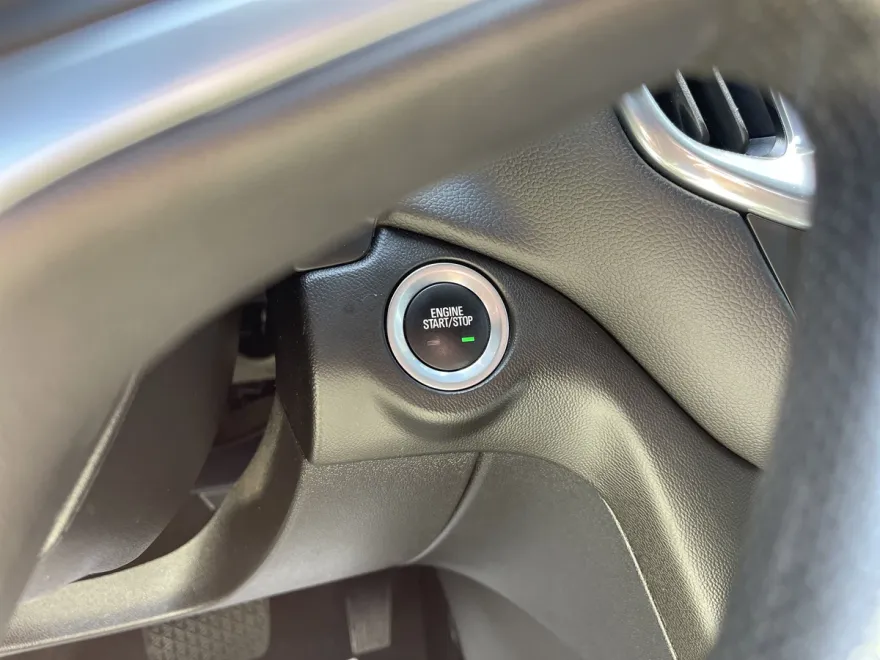 2023 Chevrolet Equinox LT photo 1