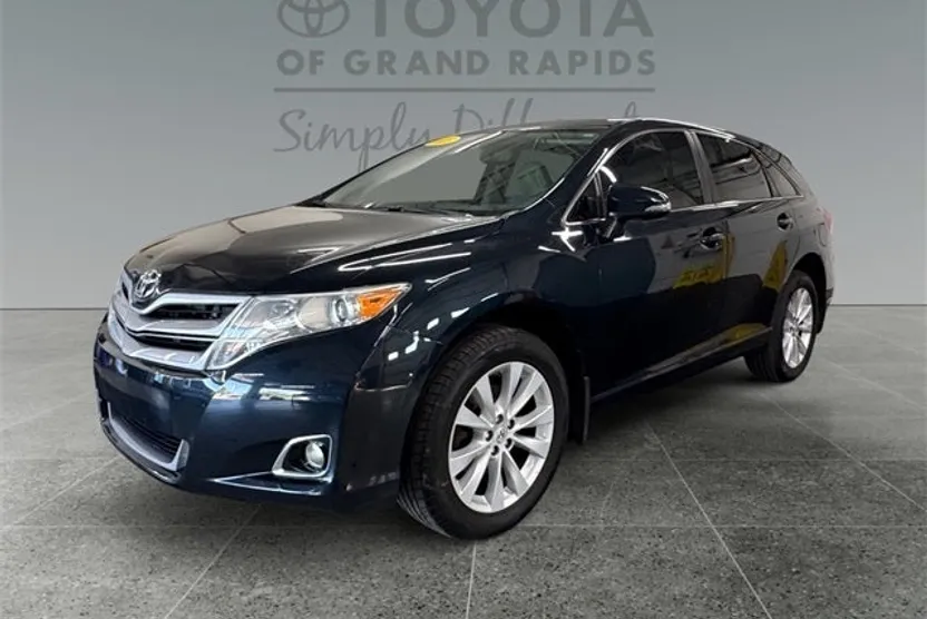 2015 Toyota Venza LE photo 1