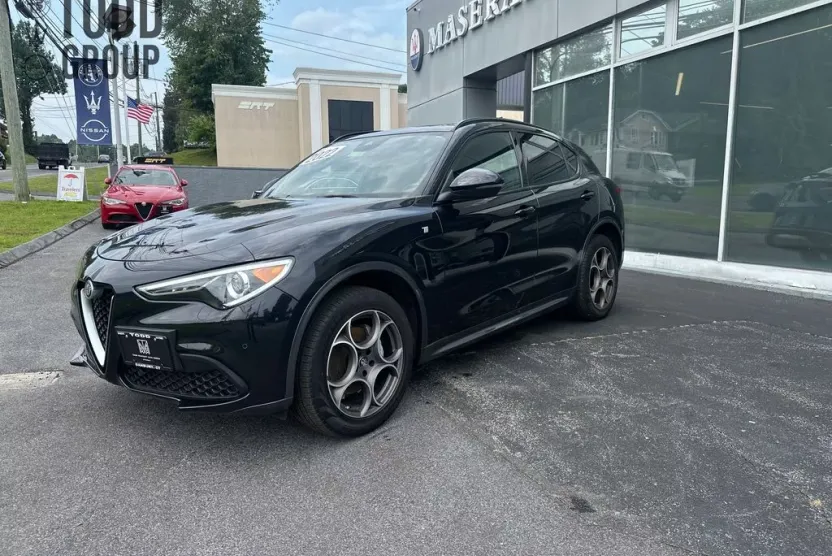 2022 Alfa Romeo Stelvio Ti photo 1