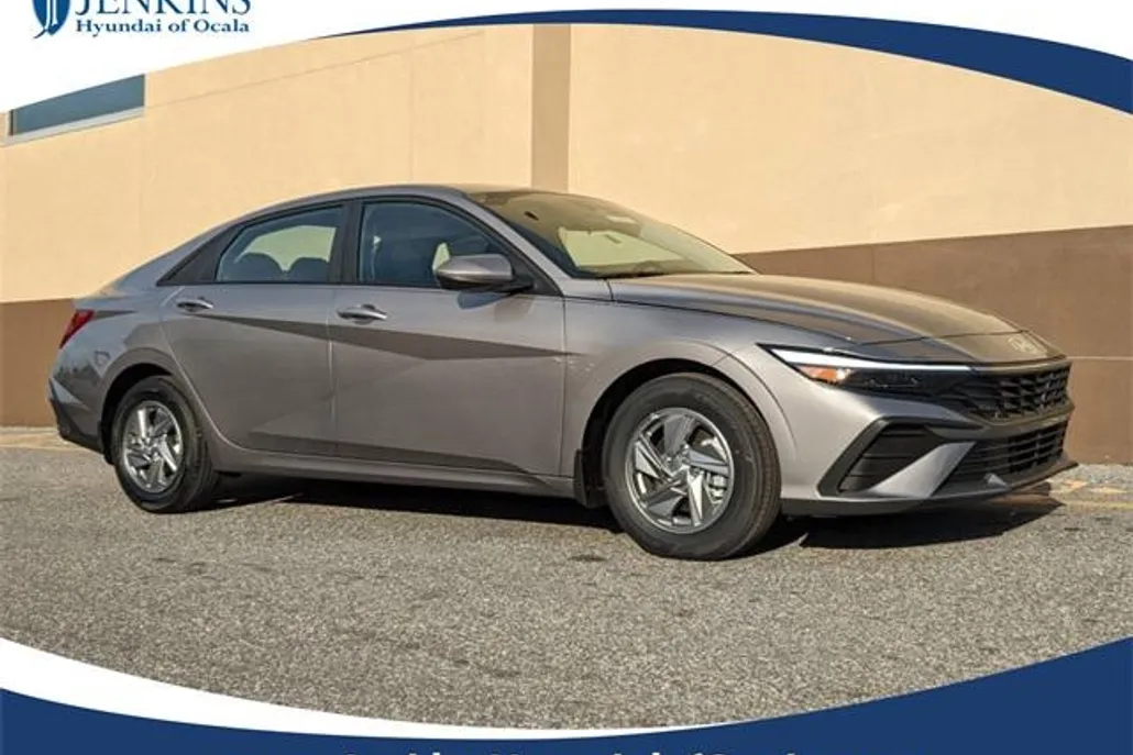 2025 Hyundai Elantra SE photo 1