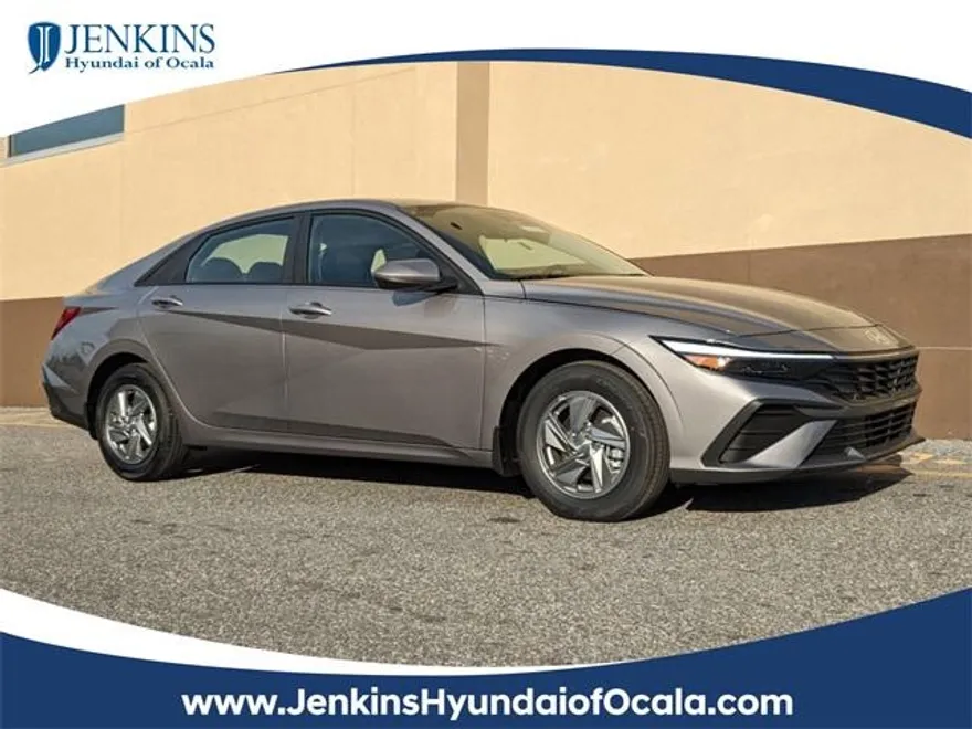 2025 Hyundai Elantra SE photo 1