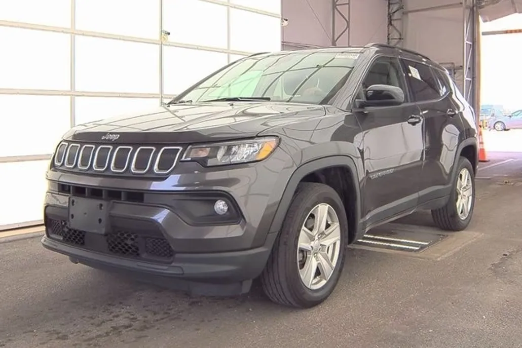 2022 Jeep Compass Latitude photo 1