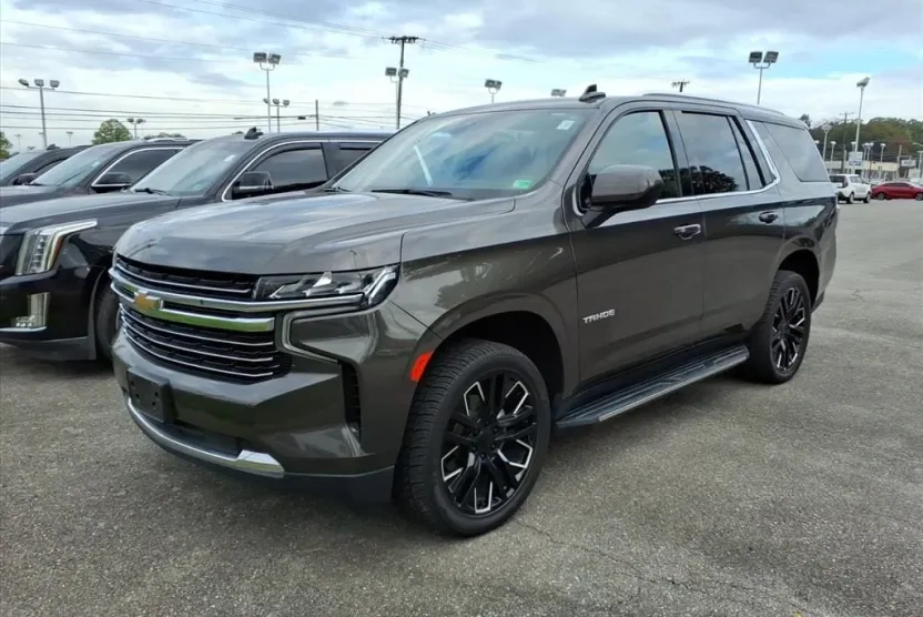 2021 Chevrolet Tahoe LT photo 1