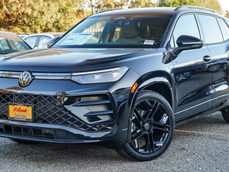 2025 Volkswagen Tiguan SE R-Line Black photo 1
