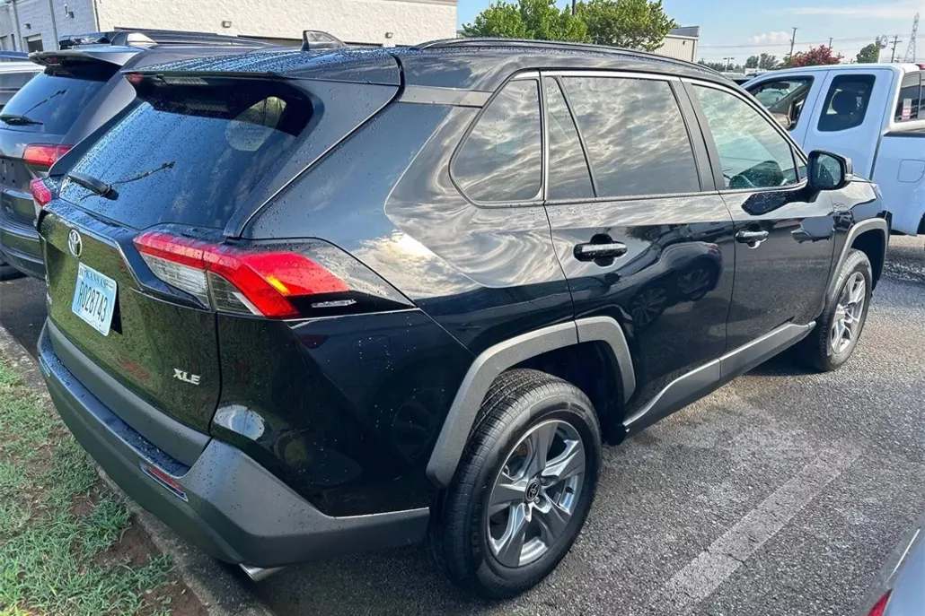 2024 Toyota RAV4 XLE photo 1