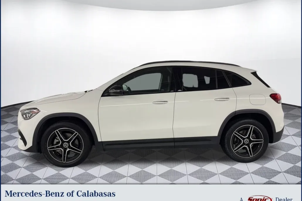 2023 Mercedes Benz GLA 250 photo 1