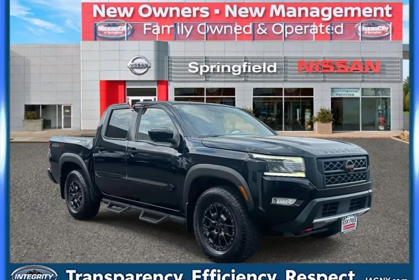 2022 Nissan Frontier Crew Cab PRO-4X photo 1