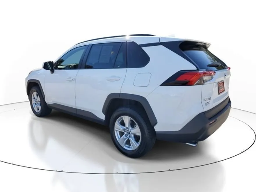 2021 Toyota RAV4 XLE photo 1