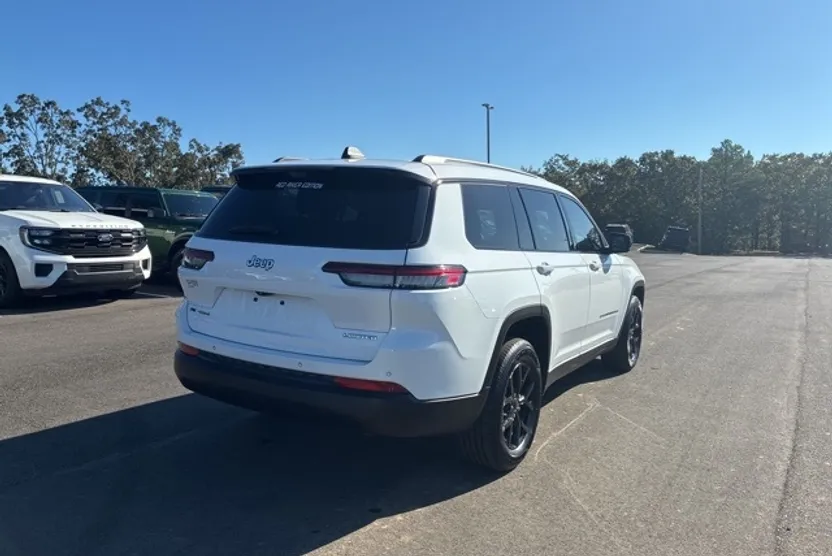 2022 Jeep Grand Cherokee Limited photo 1