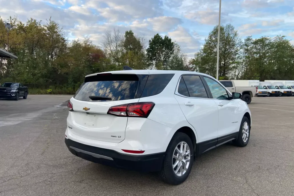 2023 Chevrolet Equinox LT photo 1