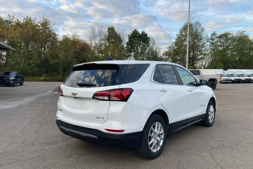 2023 Chevrolet Equinox LT photo 1