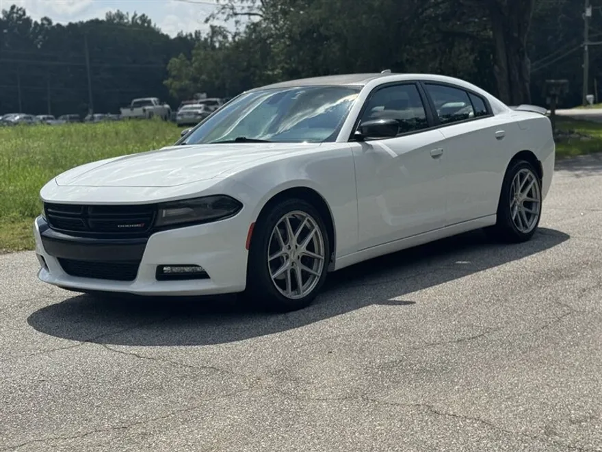 2016 Dodge Charger SXT photo 1