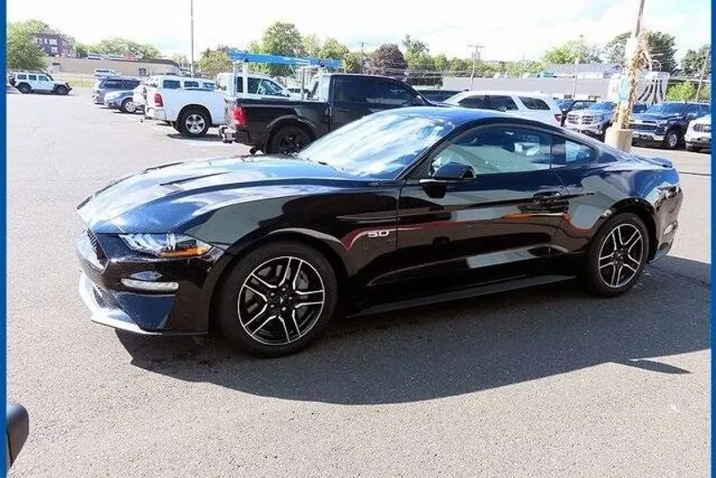 2022 Ford Mustang GT Premium photo 1