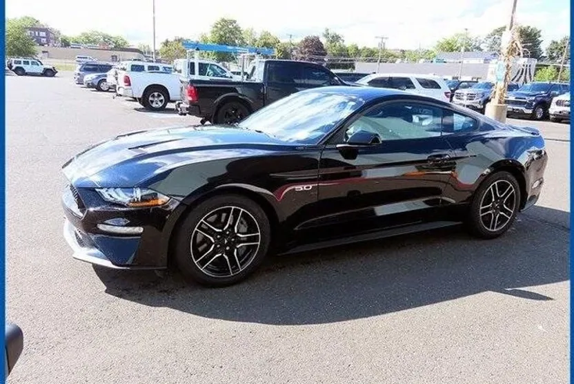2022 Ford Mustang GT Premium photo 1