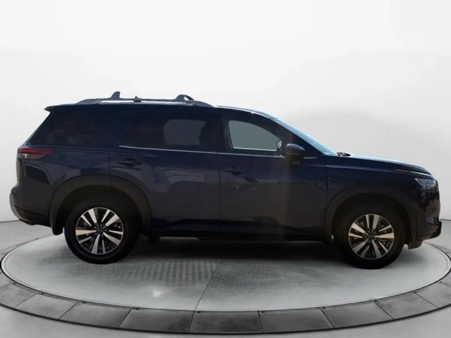 2024 Nissan Pathfinder SL photo 1