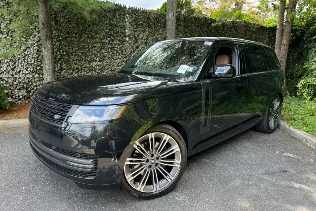 2025 Land Rover Range Rover SE photo 1