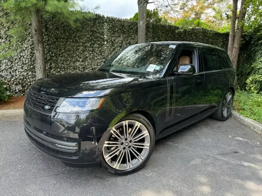 2025 Land Rover Range Rover SE photo 1