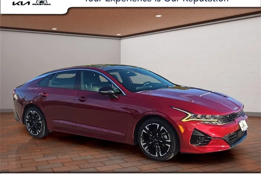 2022 Kia K5 GT-Line photo 1