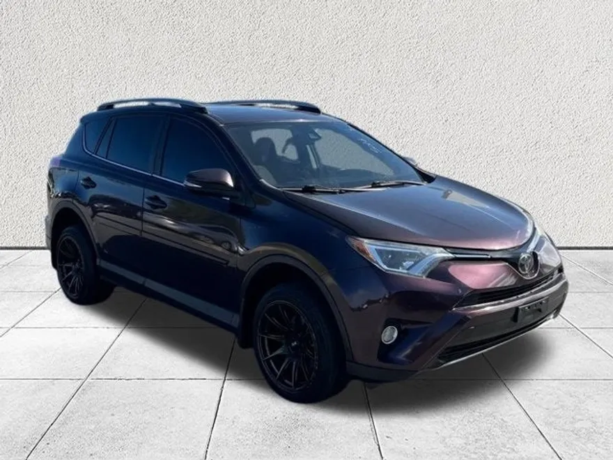 2018 Toyota RAV4 XLE photo 1