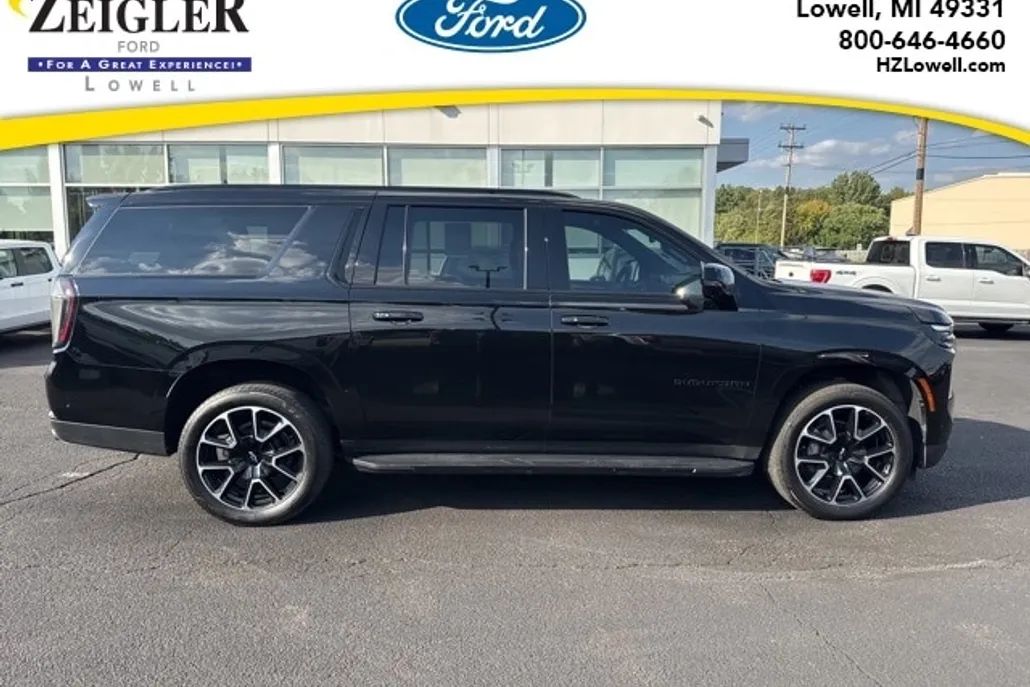 2025 Chevrolet Suburban RST photo 1