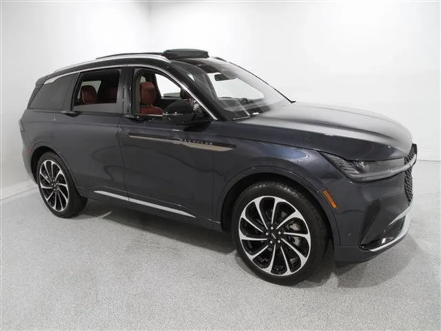 2024 Lincoln Nautilus Black Label photo 1