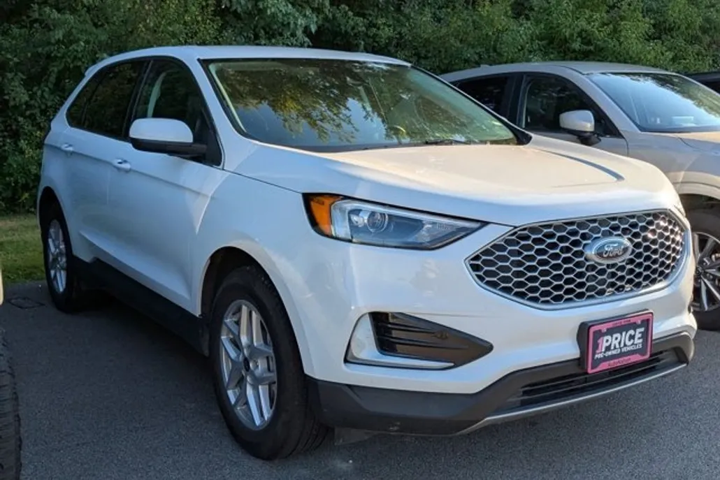 2023 Ford Edge SEL photo 1