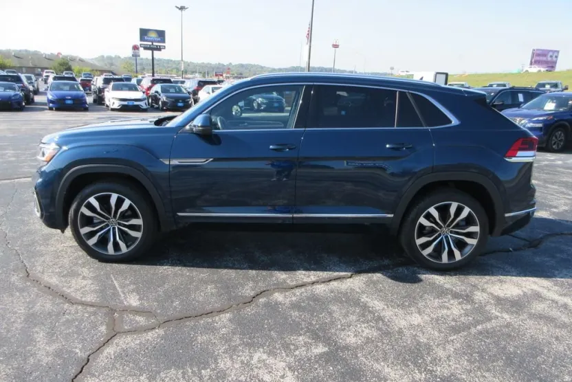 2023 Volkswagen Atlas Cross Sport V6 SEL Premium R-Line photo 1