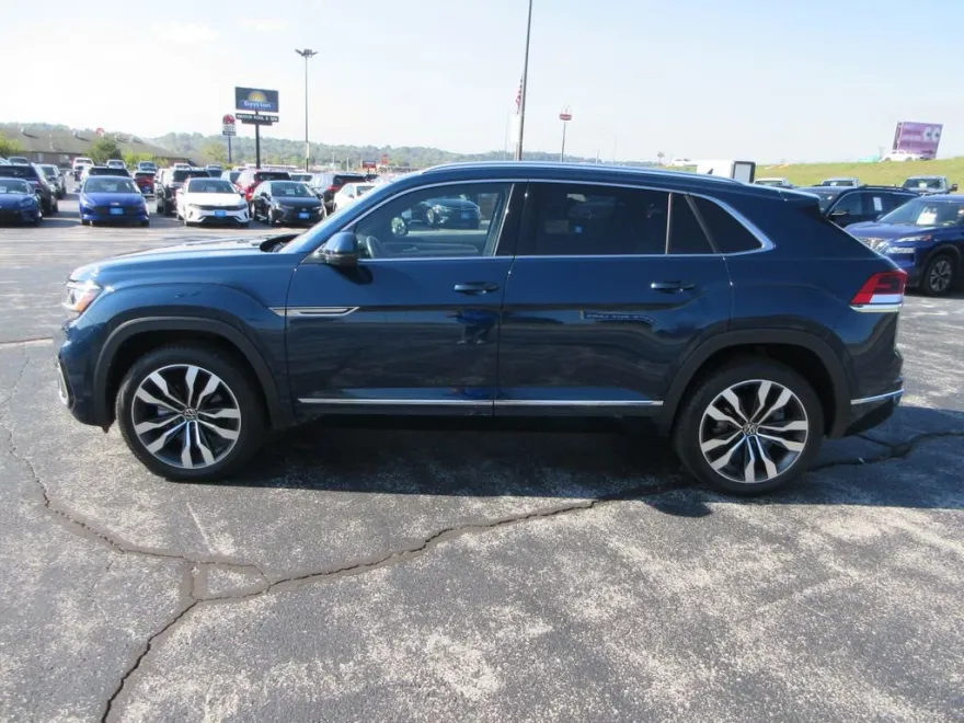 2023 Volkswagen Atlas Cross Sport V6 SEL Premium R-Line photo 1