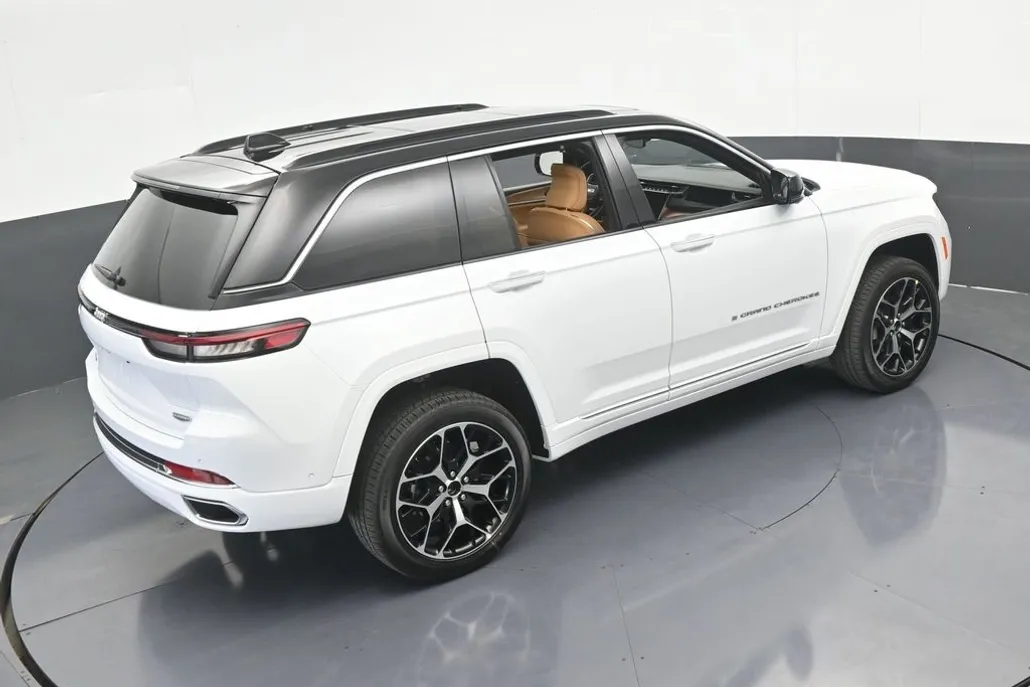 2025 Jeep Grand Cherokee Summit photo 1