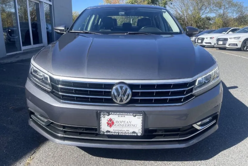 2018 Volkswagen Passat 2.0T SE photo 1