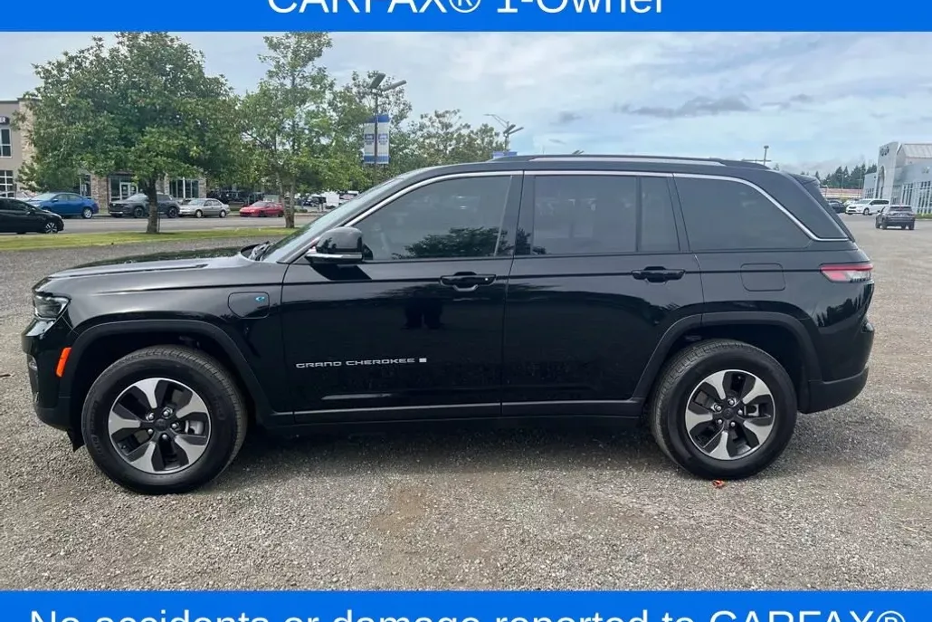 2023 Jeep Cherokee Base photo 1